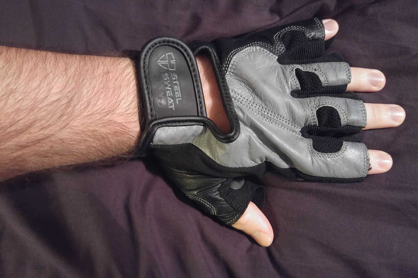 Read more about the article Hands On with the Steel Sweat Workout Gloves for Kettlebell Exercises