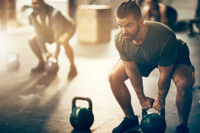 Read more about the article This Up and Down Kettlebell Flow Workout is Simple, Fast, and Effective