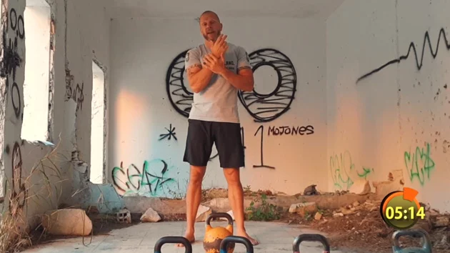 How to Increase the Kettlebell Weight Using Logical Progressions