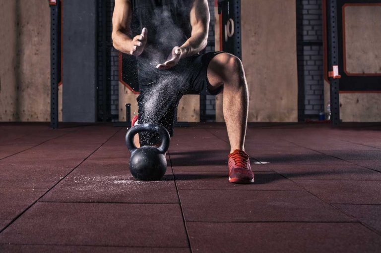 Read more about the article Leija Brothers Show Off Killer Strength & Cardio Kettlebell EMOM Workout